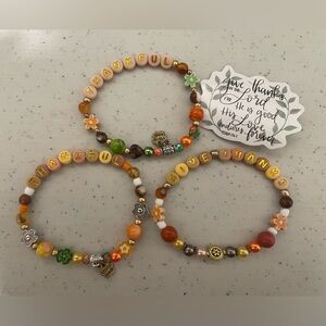Thanksgiving bracelets 🍂🍁🍂
$12 each or 2 for $20 or 3 for $30